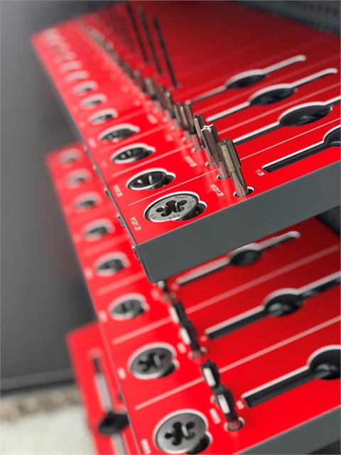 Skreddersydd hyllesystem med skråhyller